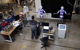 探秘英国类人机器人工厂 产品可与人类互动交流